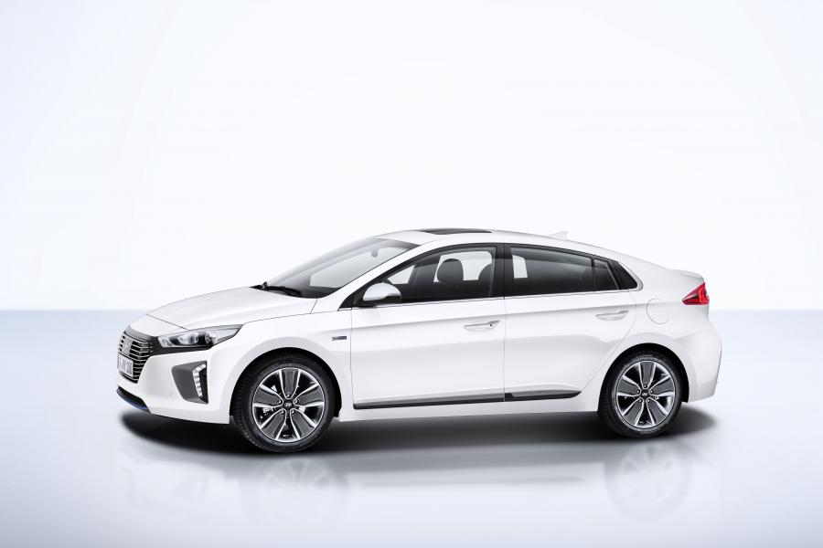  Hyundai IONIQ hybrid (AE) 2016 года  (WW) (фото 12 из 38)